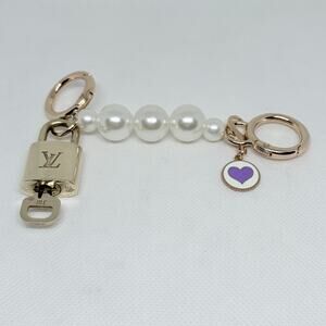 Louis Vuitton Lock & Key Set #318 w/ a Pearl Bead Purple Heart Charm Keychain